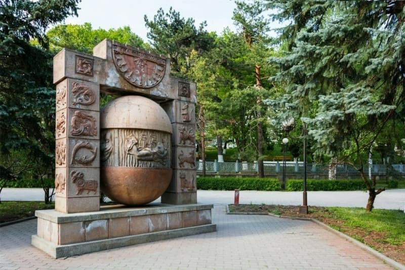 Солнечные часы "Знаки зодиака"